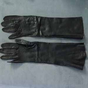 Elegant Black Leather Gloves
